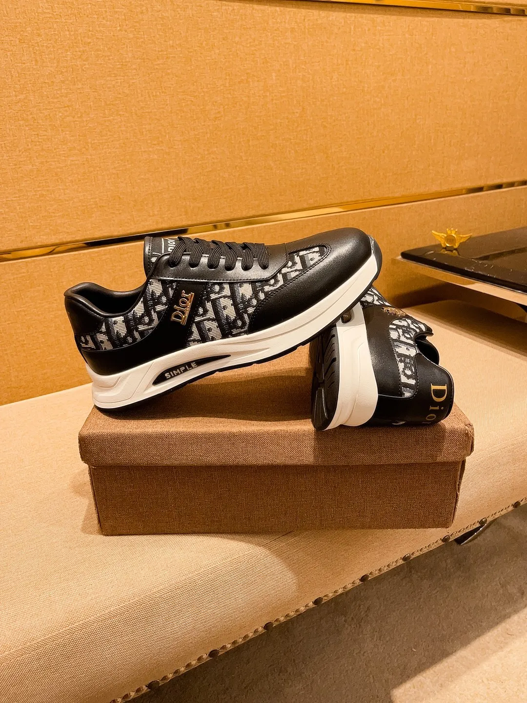 Men's shoes 💰 420💰🔥【Dior】🔥High-end brand of men's shoes official website 1:1 latest masterpiece: the upper is made of Italian imported first-layer cowhide with technical cloth fabric, the original comfortable and breathable lining ➕the original non-slip and wear-resistant outsole🔥, making walking more convenient and comfortable! An exclusive new model, a stunning work, a beautiful 1:1 replica [color] compared to the official quality! Create a fashionable personality to set off your uniqueness! A must-have for trendy men! Classic🔥Size: 38-44 Color: 🔥 2⃣️colors available🔥